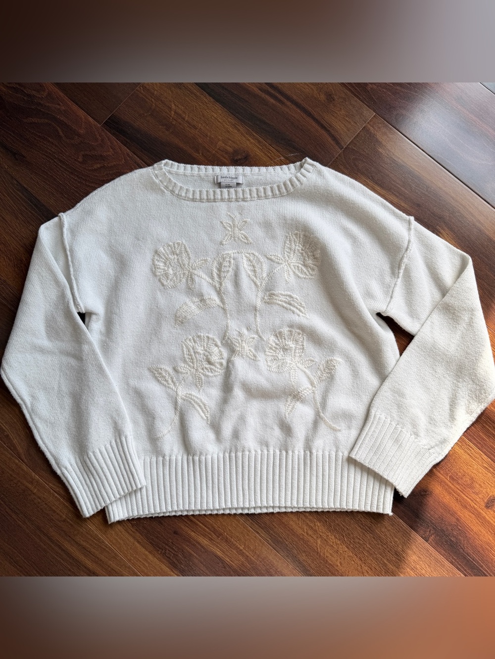 4/$20 Haute Hippie Embroidered Soft Lightweight Crewneck Womens M